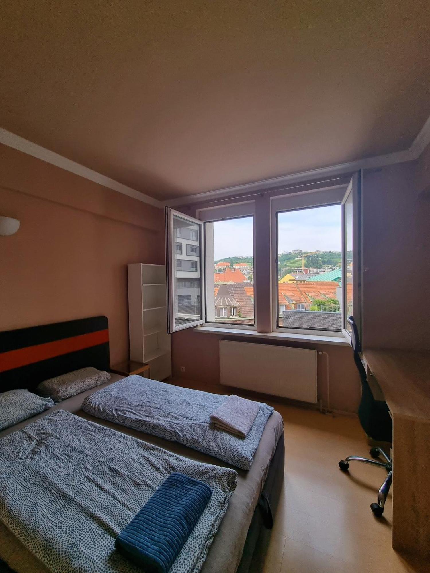 Big 4 Room Huge Apartment Братислава Экстерьер фото