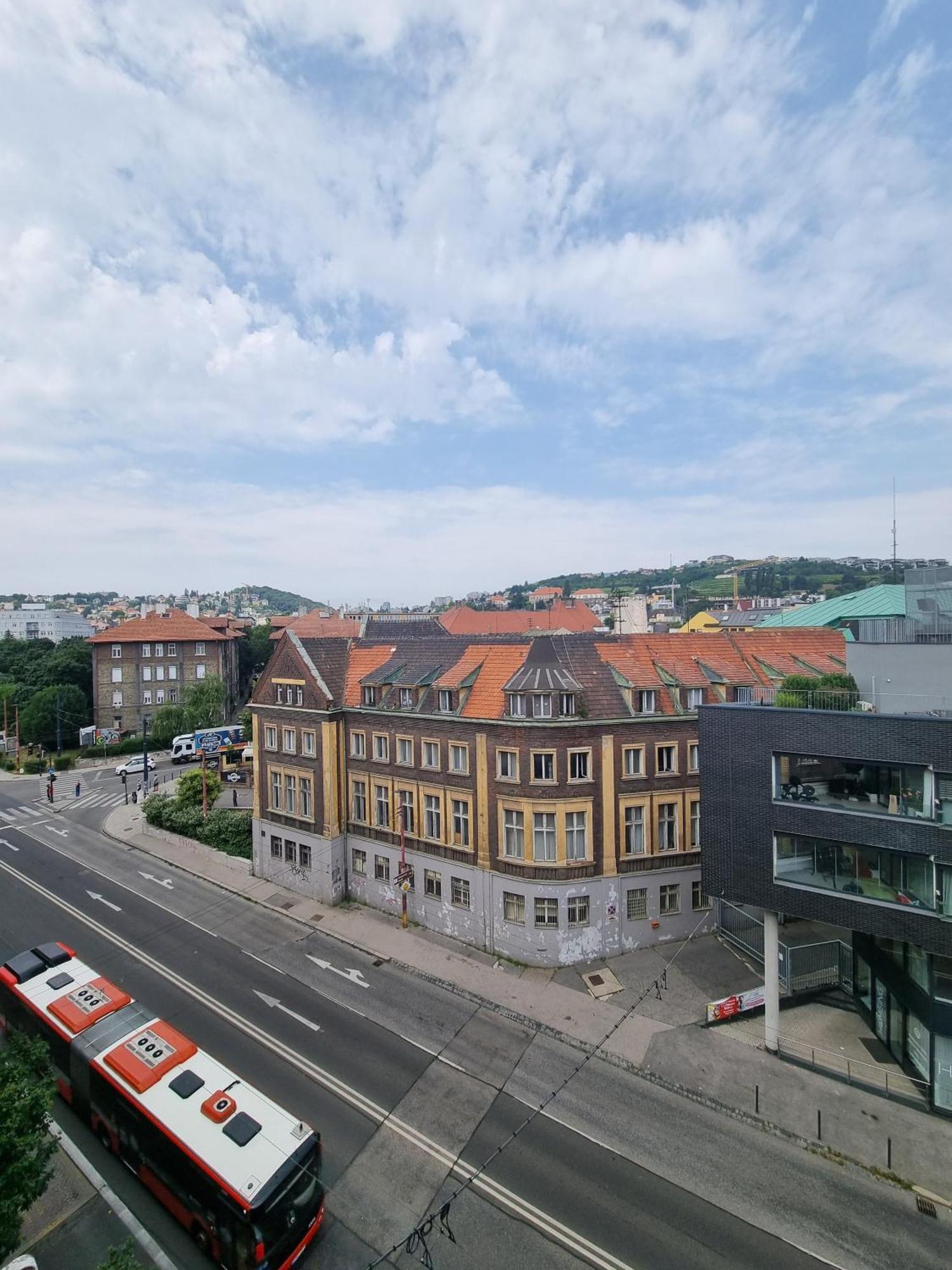 Big 4 Room Huge Apartment Братислава Экстерьер фото
