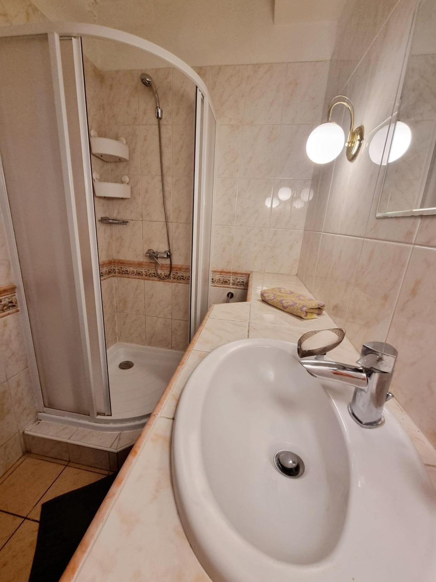 Big 4 Room Huge Apartment Братислава Экстерьер фото