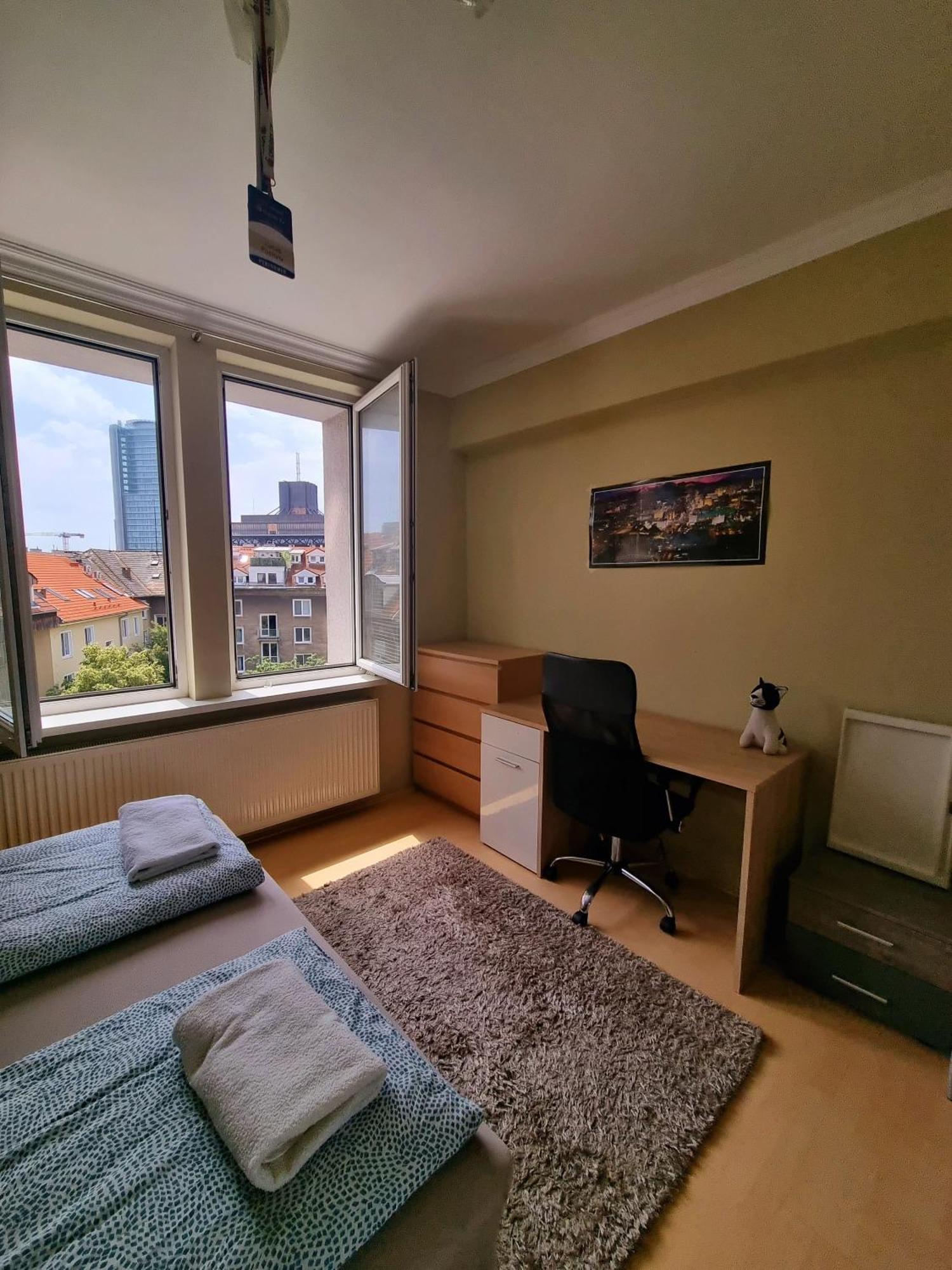 Big 4 Room Huge Apartment Братислава Экстерьер фото